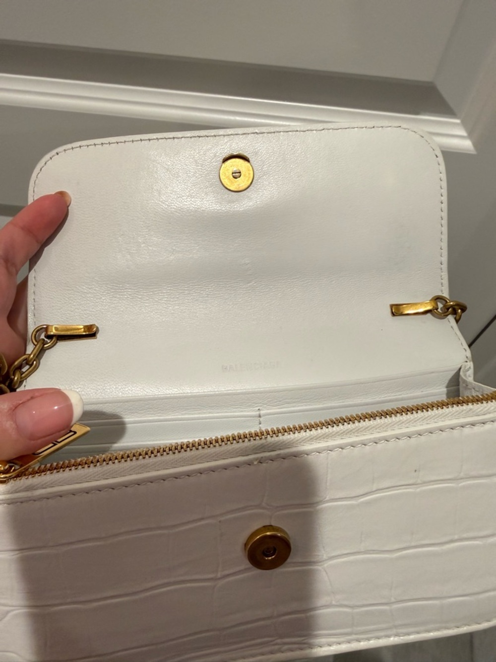 Balenciaga White Croc-Embossed Chain Crossbody with Gold BB Logo - Picture 2 of 8